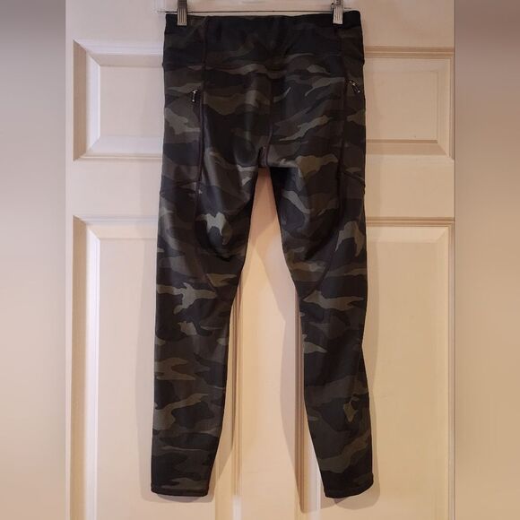 NWOT Athleta Camo Contender Tight 7/8 green leggings S - Picture 4 of 4